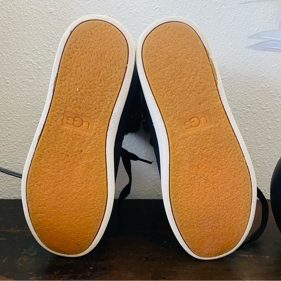 UGG Women’s Starlyn Full Grain Leather Fold Over Trainers - Black (Size 5)🌹 - Picture 13 of 14